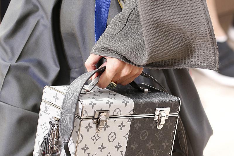 路易威登:箱包制造大师 路易威登是法国箱包制造商和企业家,1854年