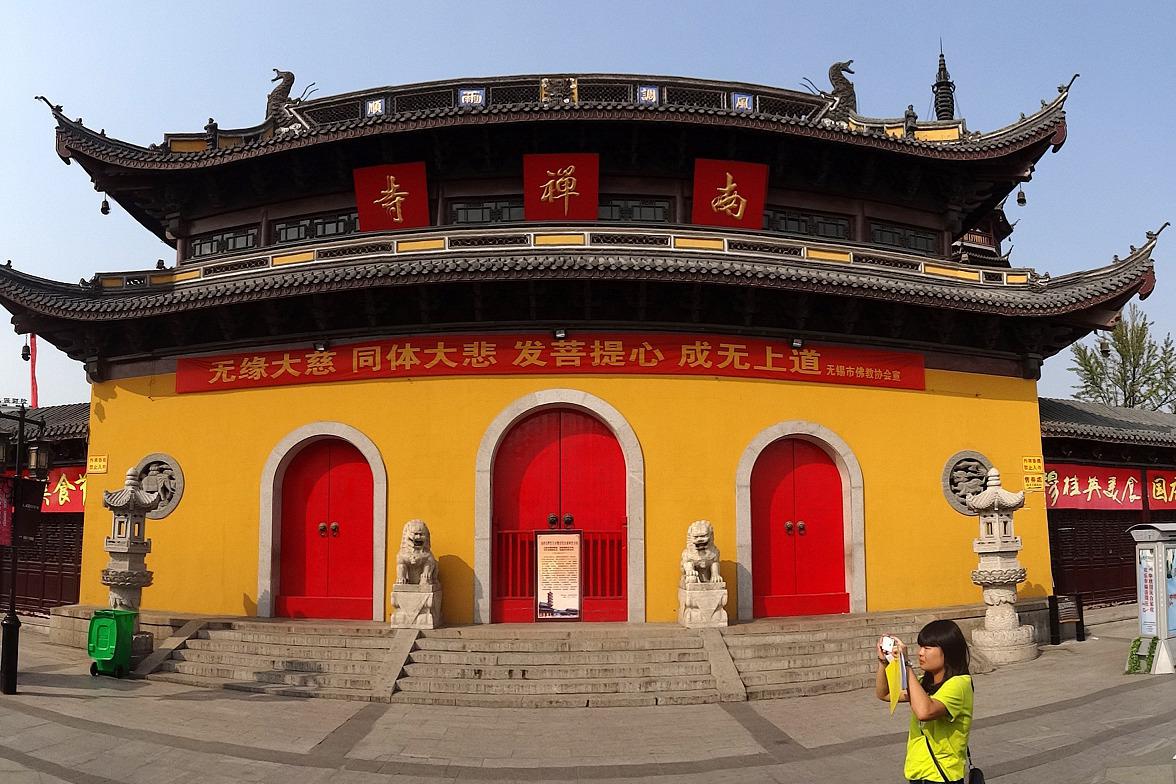 南禅寺:西宁市的历史瑰宝 南禅寺坐落于西宁市南山路,是一座集汉传与