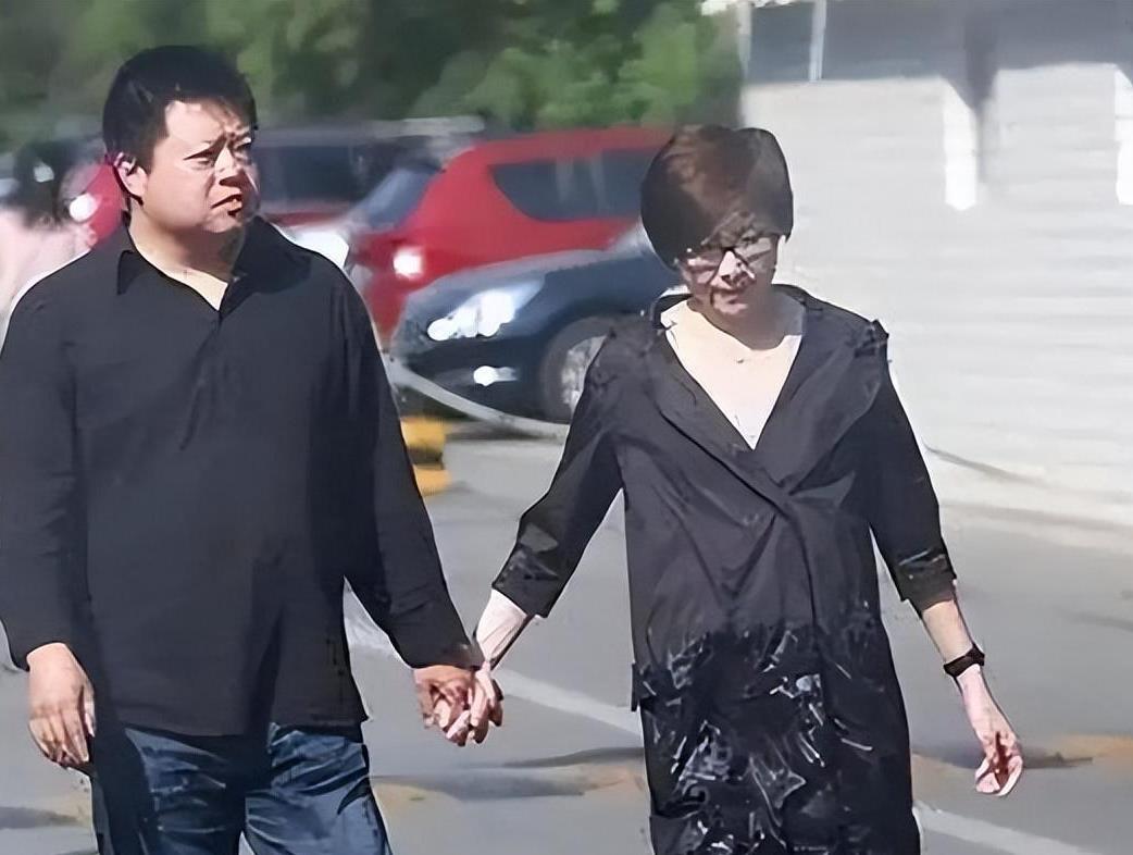 马季逝世18年,于波与马东的坚守与传承 马季,中国相声界的传奇人物,自