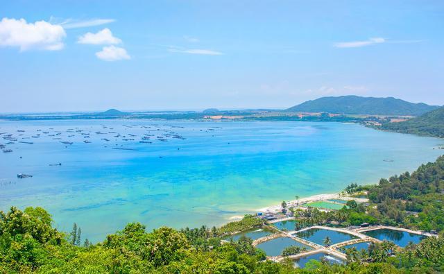 巽寮湾一日游:享受美好时光的秘籍 惠州市的巽寮湾以其细腻沙滩和清澈