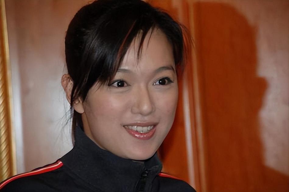 港姐李珊珊:从银幕明星到勇敢抗病者 曾经在银幕上闪耀的港姐李珊珊