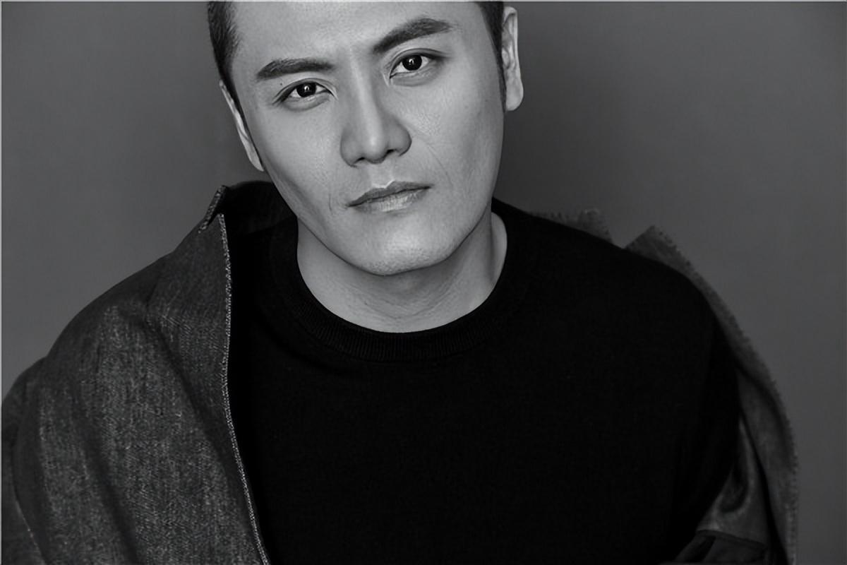 姬他:张嘉译背后的演员传奇 姬他在娱乐圈的成长历程堪称传奇,而这