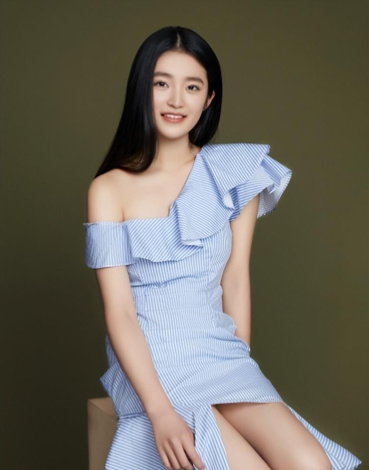 林青霞女儿柴蔚:娱乐圈新星的崛起与挑战 林青霞的女儿柴蔚,颜值与