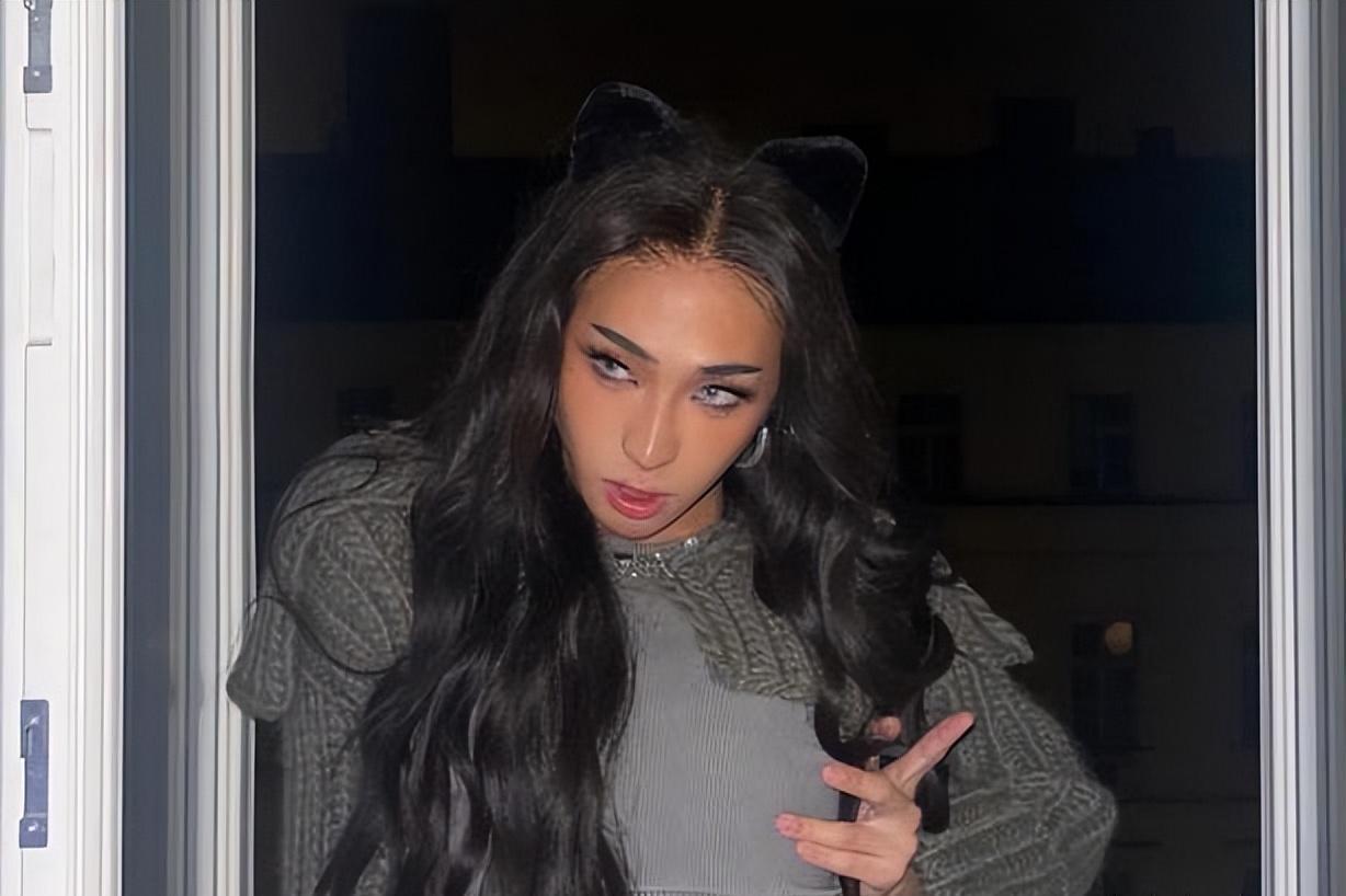 庾澄庆儿子哈利大胆晒女装照:时尚新潮流还是个性展现?