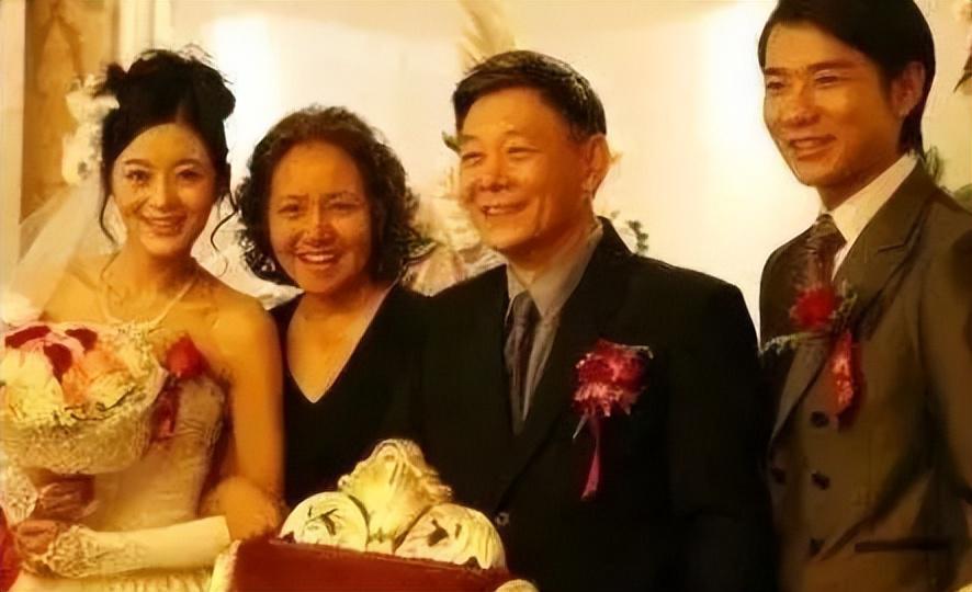 李光复:演艺路上的坚韧不拔 李光复,这位77岁的资深演员,凭借才华