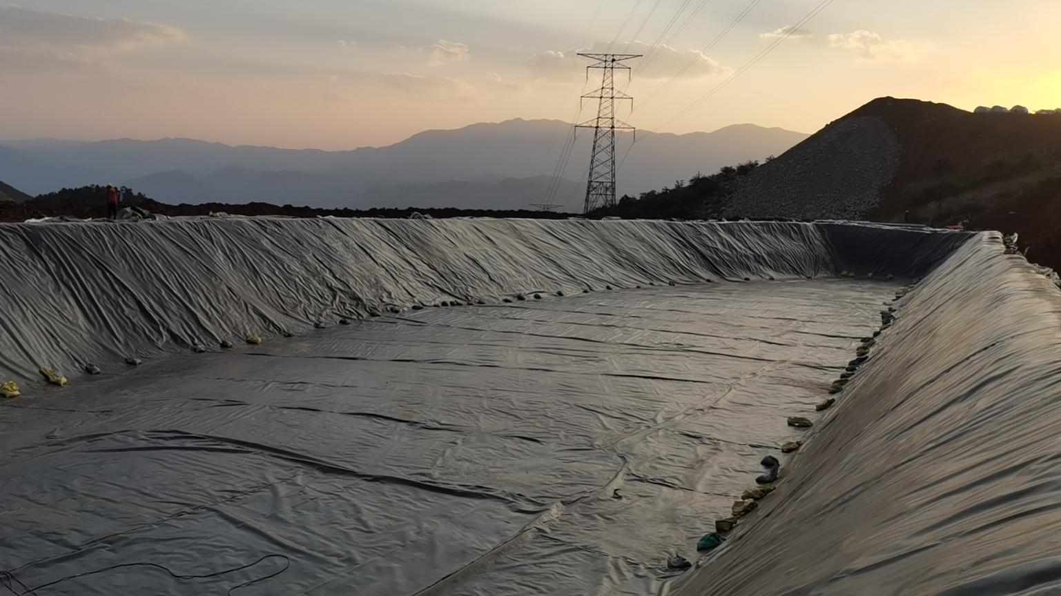 土工膜每平米价格图片