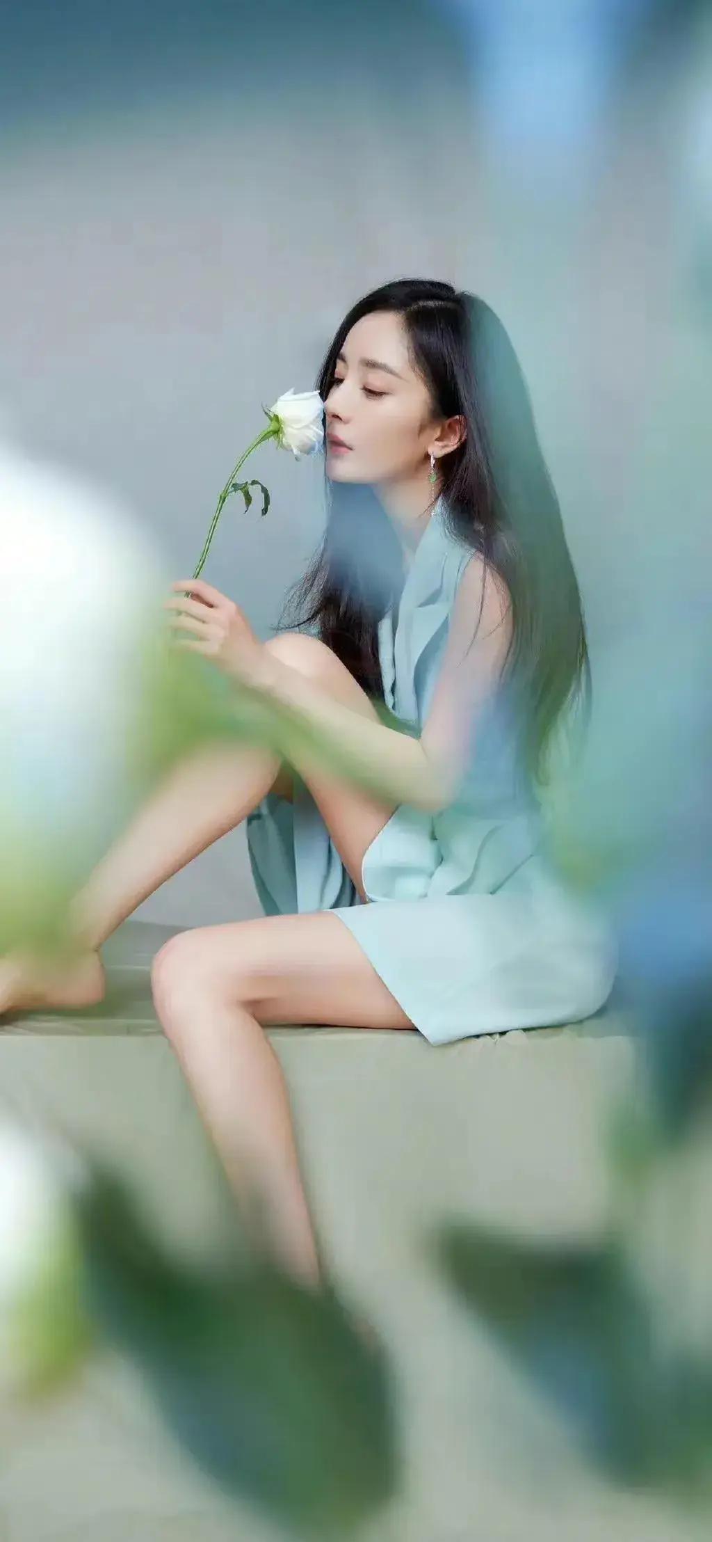 杨幂:从魅力女神到励志榜样的华丽转身 杨幂,一个充满魅力和活力的