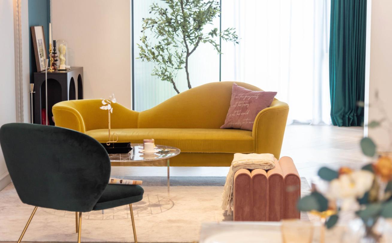 这种色系通过高饱和度的色彩搭配,激发人们的多巴胺分泌,带来愉悦和