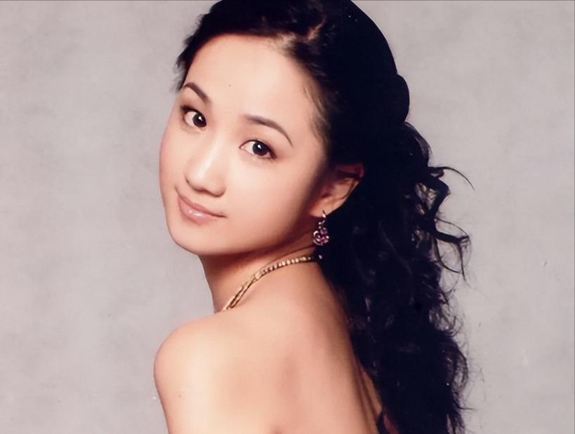 关思婷与张桐:演艺圈的爱情传奇 在光鲜亮丽的娱乐圈中,关思婷和张桐