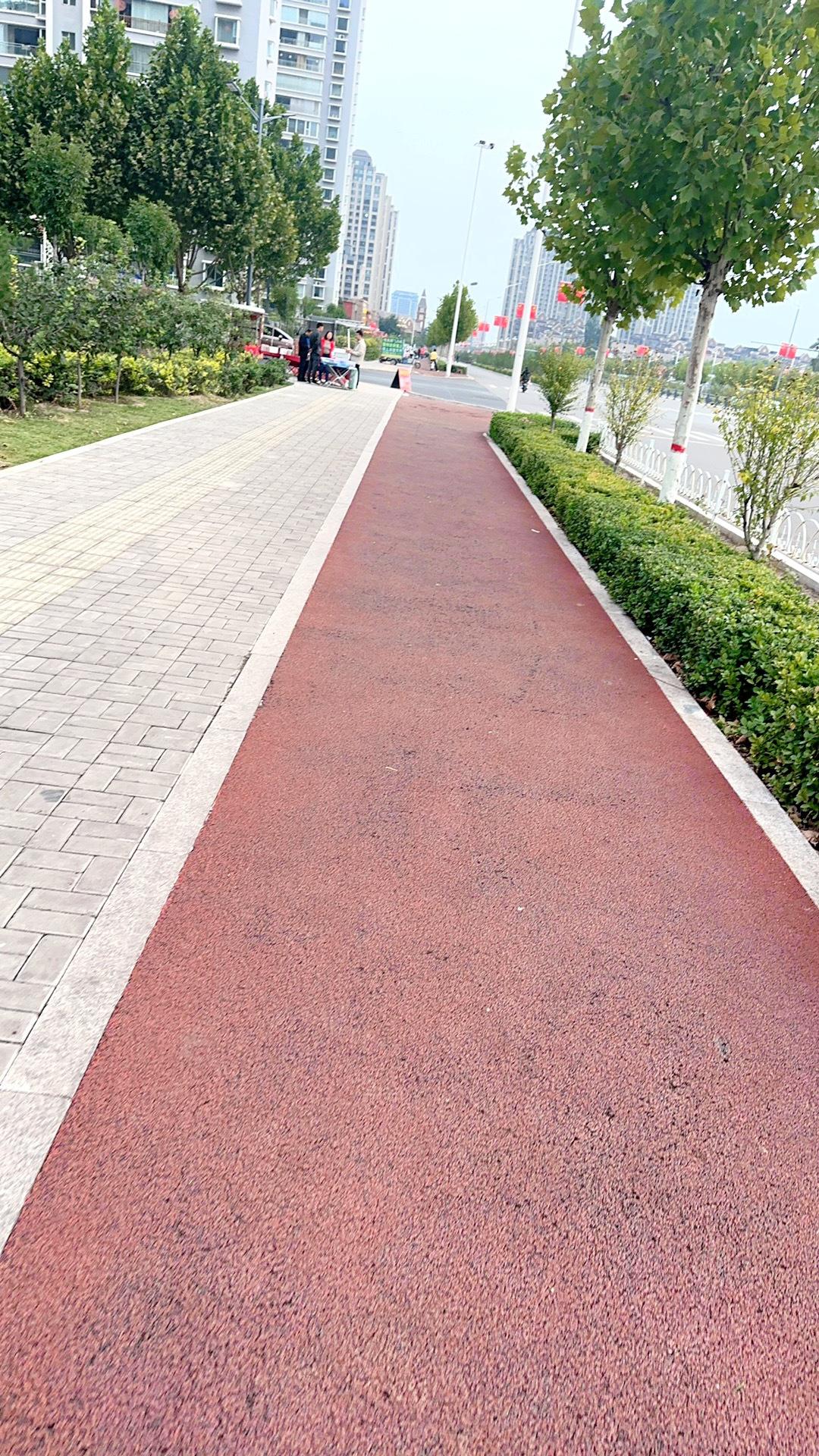 人和人是不一样的,有些人就是充电器,和他聊几