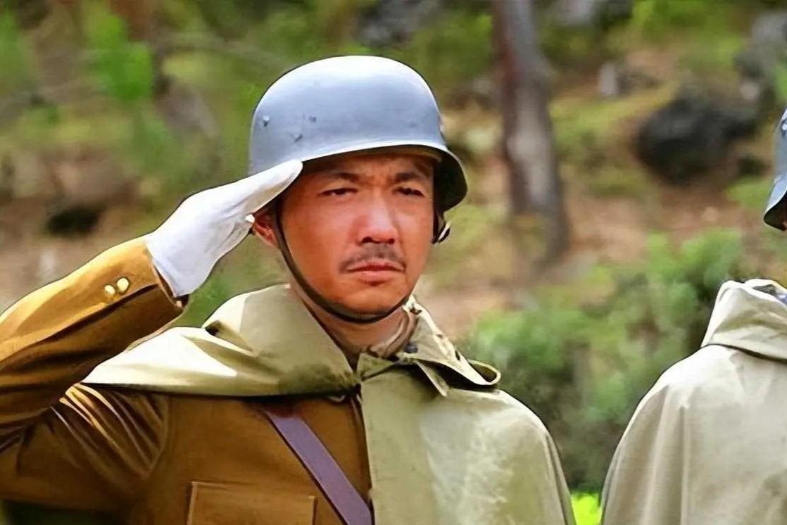 凭借自己的努力在演艺圈摸爬滚打,终于在近年凭借《士兵突击》中的"