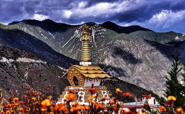 鸡足山一日游全攻略 鸡足山,位于云南省大理市宾川县,是中国著名的