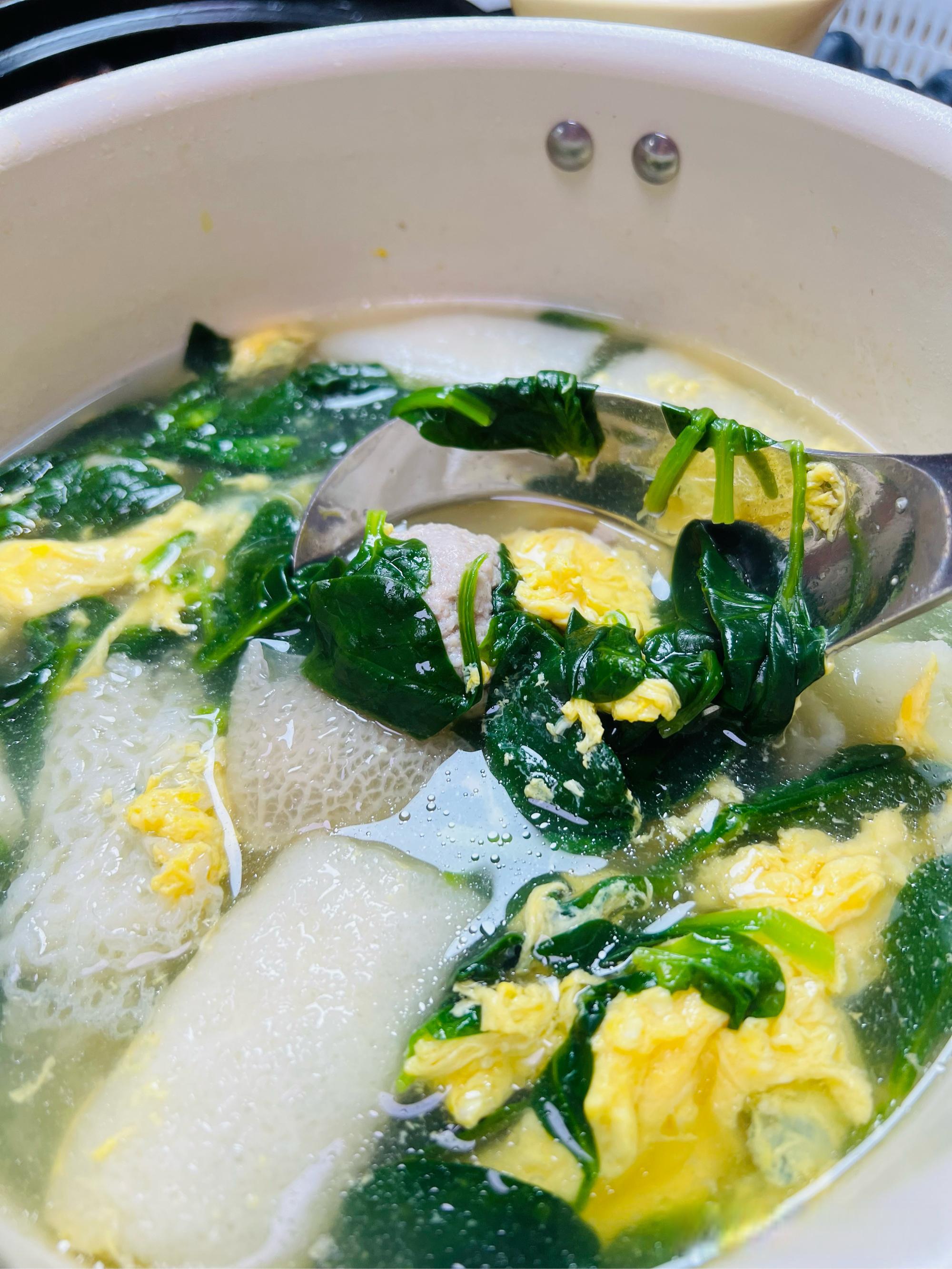 春日时令美食:香椿饺子,茴香鸡蛋饼和茴香炒鸡蛋 在春天的脚步声中