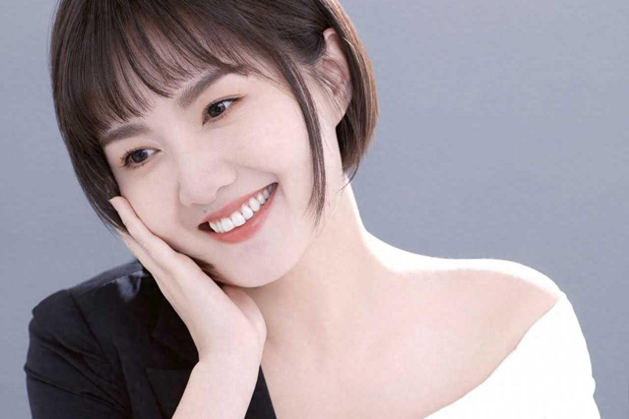 蒋小涵:高龄产子的背后,是幸福家庭与事业的双赢 蒋小涵,生于1982年