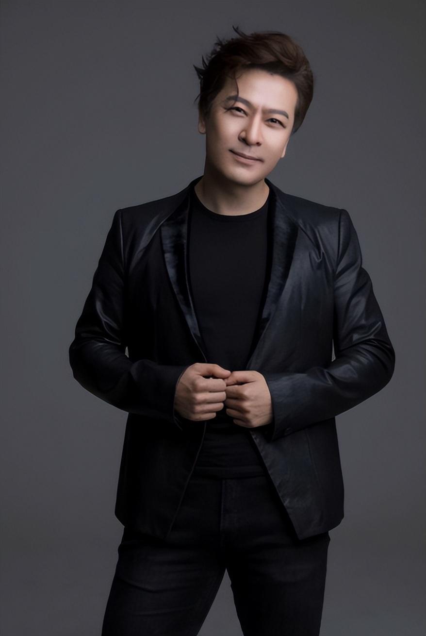 于毅:演艺道路上的璀璨明星,音乐剧领域的耀眼新星 在演艺圈中,于毅是