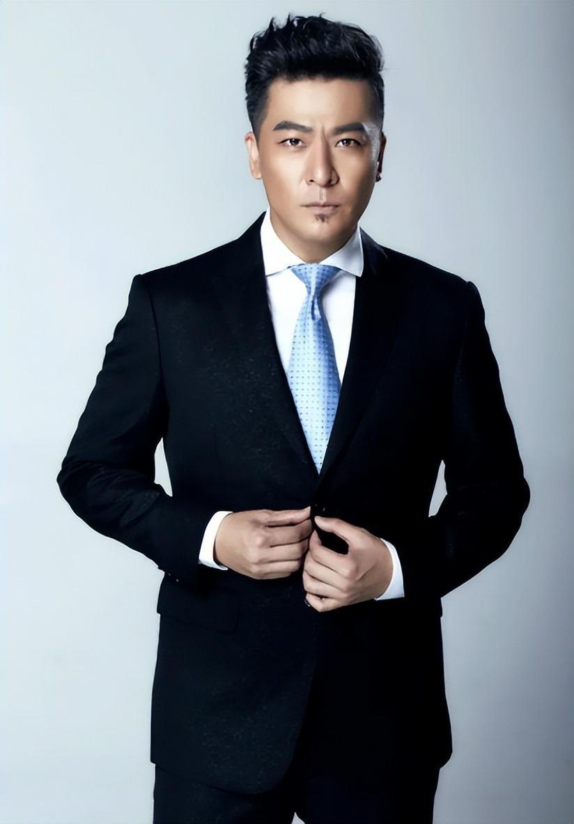 于毅:演艺道路上的璀璨明星,音乐剧领域的耀眼新星 在演艺圈中,于毅是