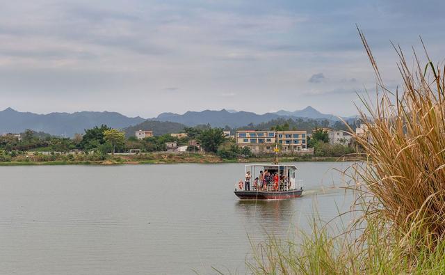 婺女洲一日游:领略自然与文化的完美融合 婺女洲度假区位于江西省上饶
