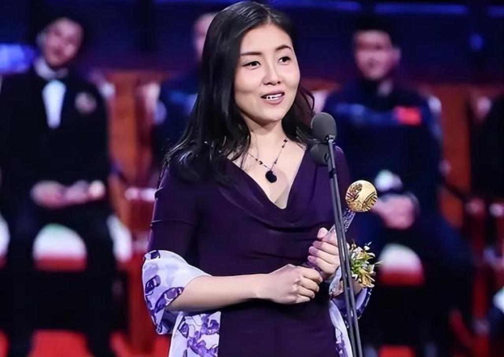 颜宁:科学无性别 颜宁,我国最年轻的中科院院士,她的教育背景及在科研