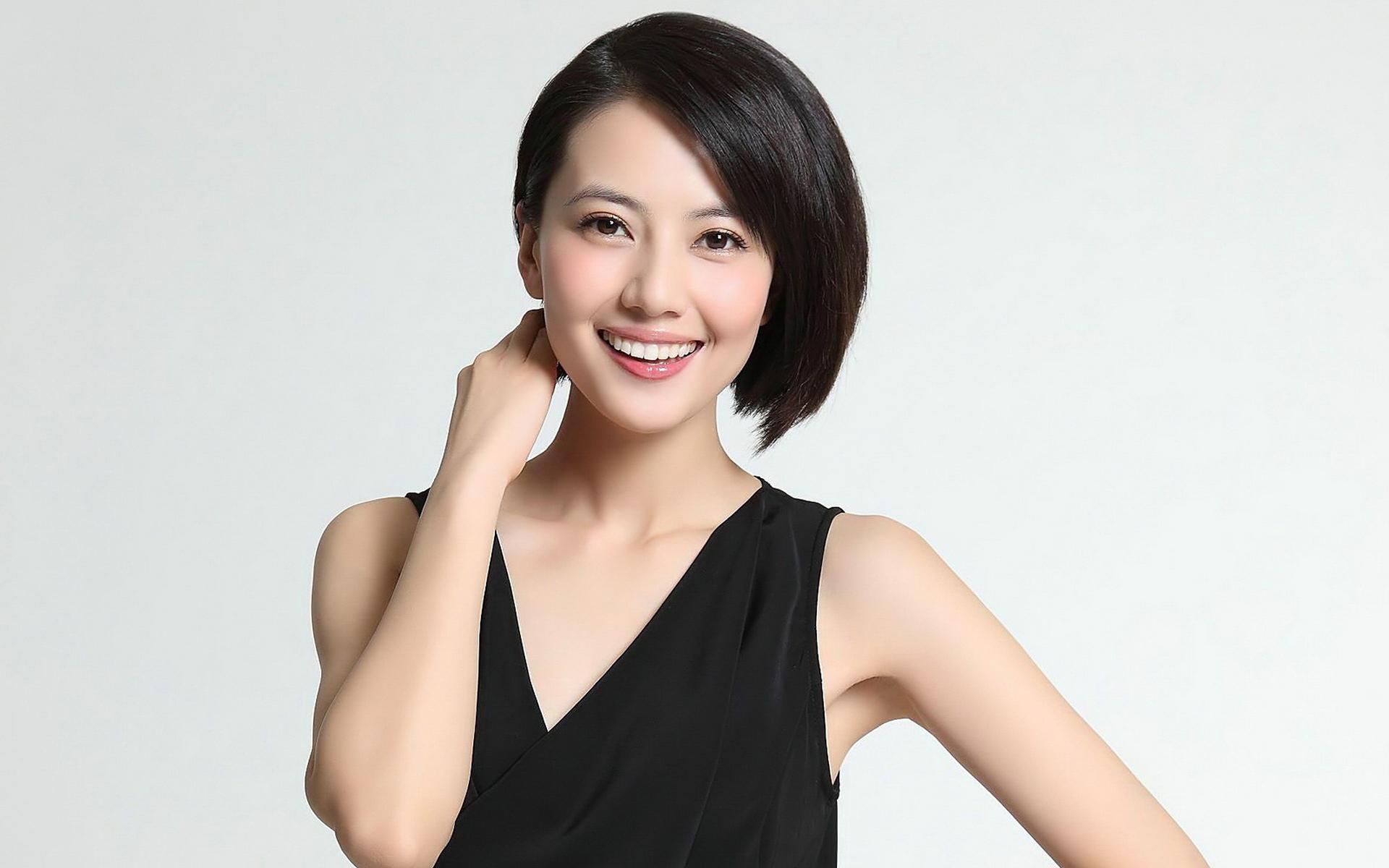 高圆圆:不只外表完美的真女神 在娱乐圈中,高圆圆的形象独具魅力,被誉