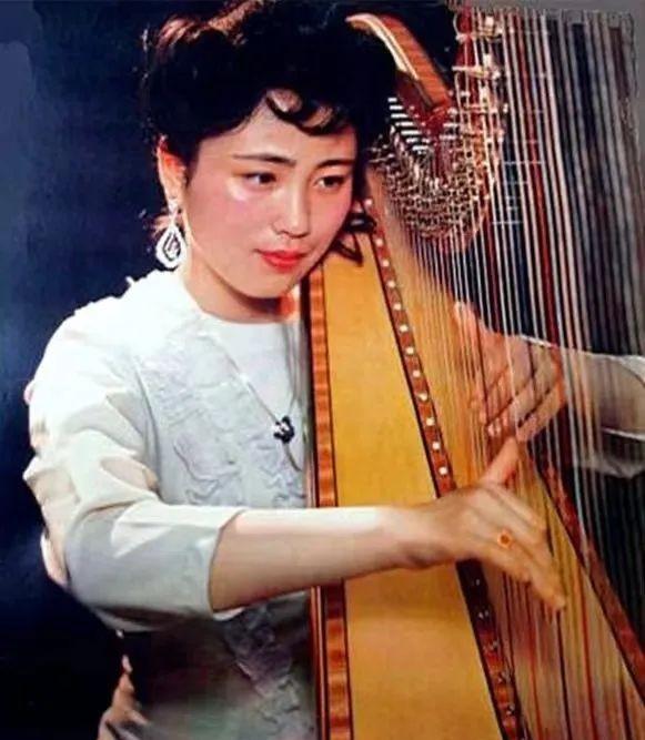 揭秘:昔日长影新秀周丽娜消失之谜 周丽娜,这位曾经的长影新秀,在40多