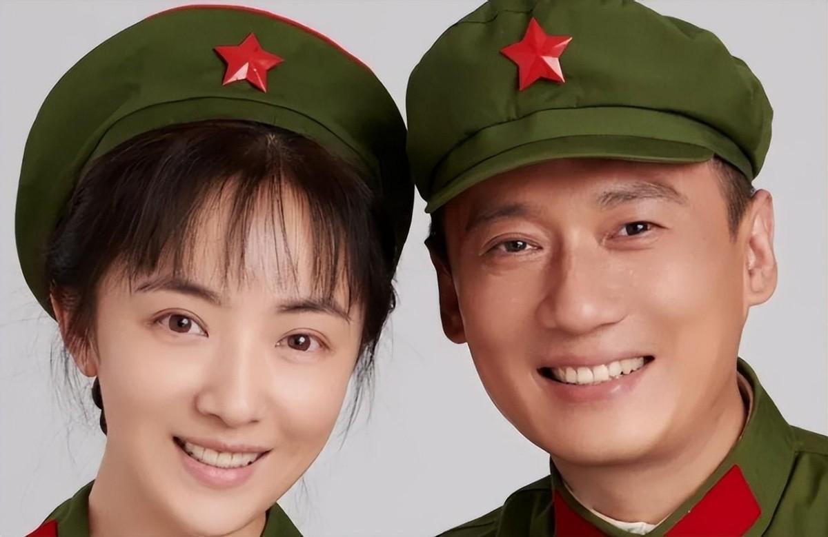 刘晓洁与徐洪浩:荧幕下的恩爱夫妻 刘晓洁和扮演"黑猫"的男演员徐洪浩