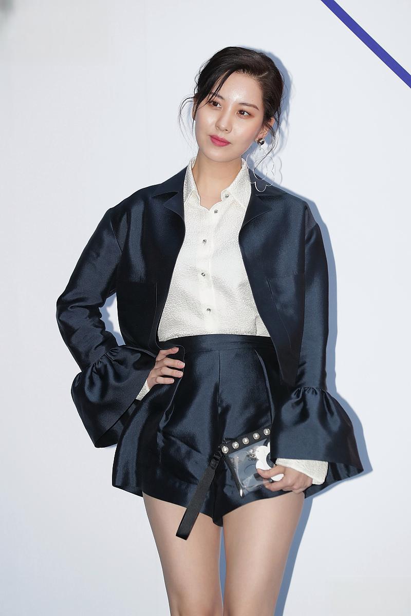 许佳琪职场精英范排练舞蹈,热情洋溢引粉丝尖叫!