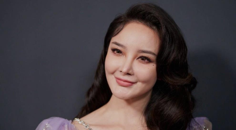 刘雨欣:从三线演员到好莱坞高层的追梦之旅 刘雨欣,一个普通的三线