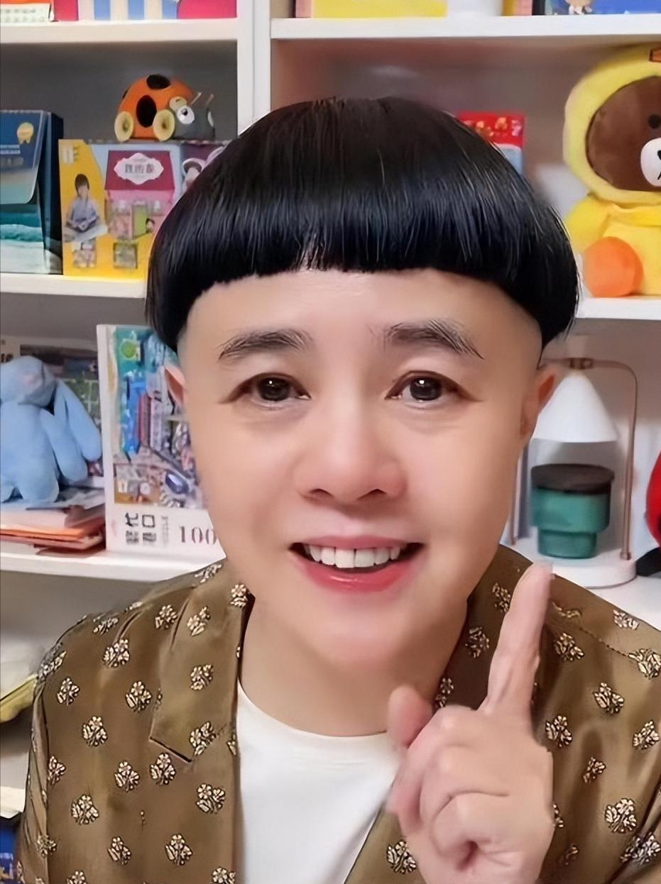 金龟子刘纯燕:坚守发型背后的情怀与商业考量 早前,儿童节目主持人"