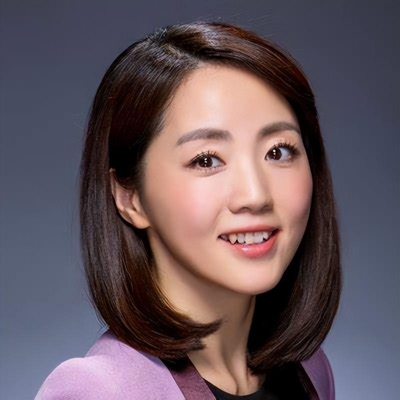 央视主播杨丹:与初恋男友共度半生,40岁意外得子,幸福美满 央视主播