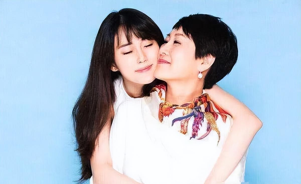 母女光环下的独立之路:张凯丽与张可盈的演艺传奇 张凯丽,华语电视剧