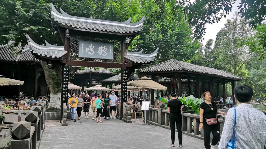 与现代生活的完美结合 成都人民公园位于成都市青羊区祠堂街少城路,自