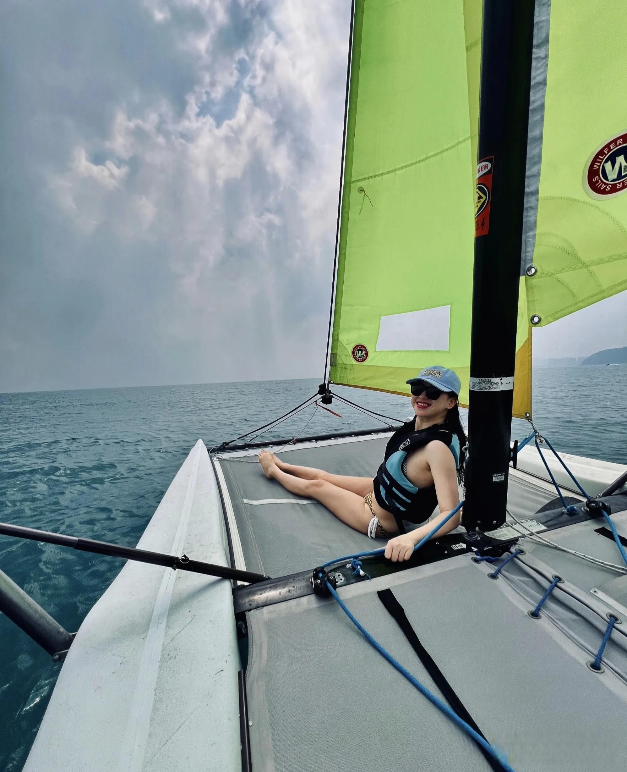 朱珠的泳装照引发热议:明星的真实身材如何?