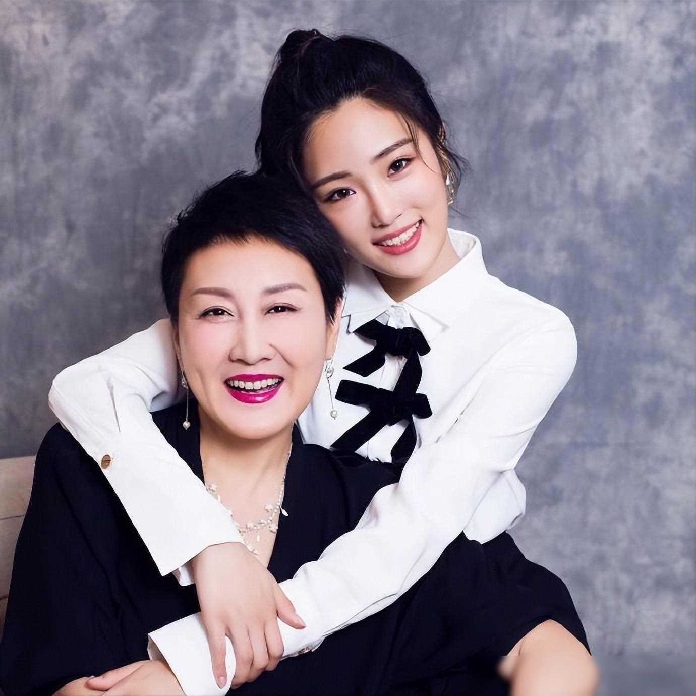 张凯丽女儿张可盈:蜕变之路 张可盈是张凯丽的女儿,她用实力为自己