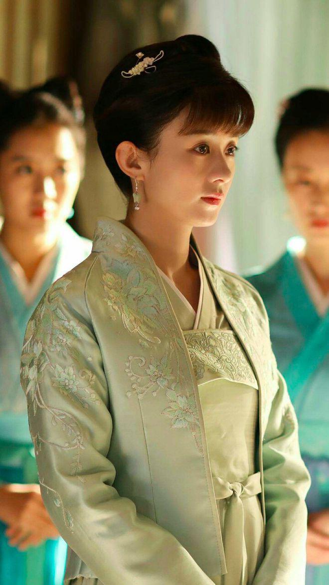 如梦令》选角风云 古装剧《如梦令》正在筹备拍摄,讲述了宋代词人