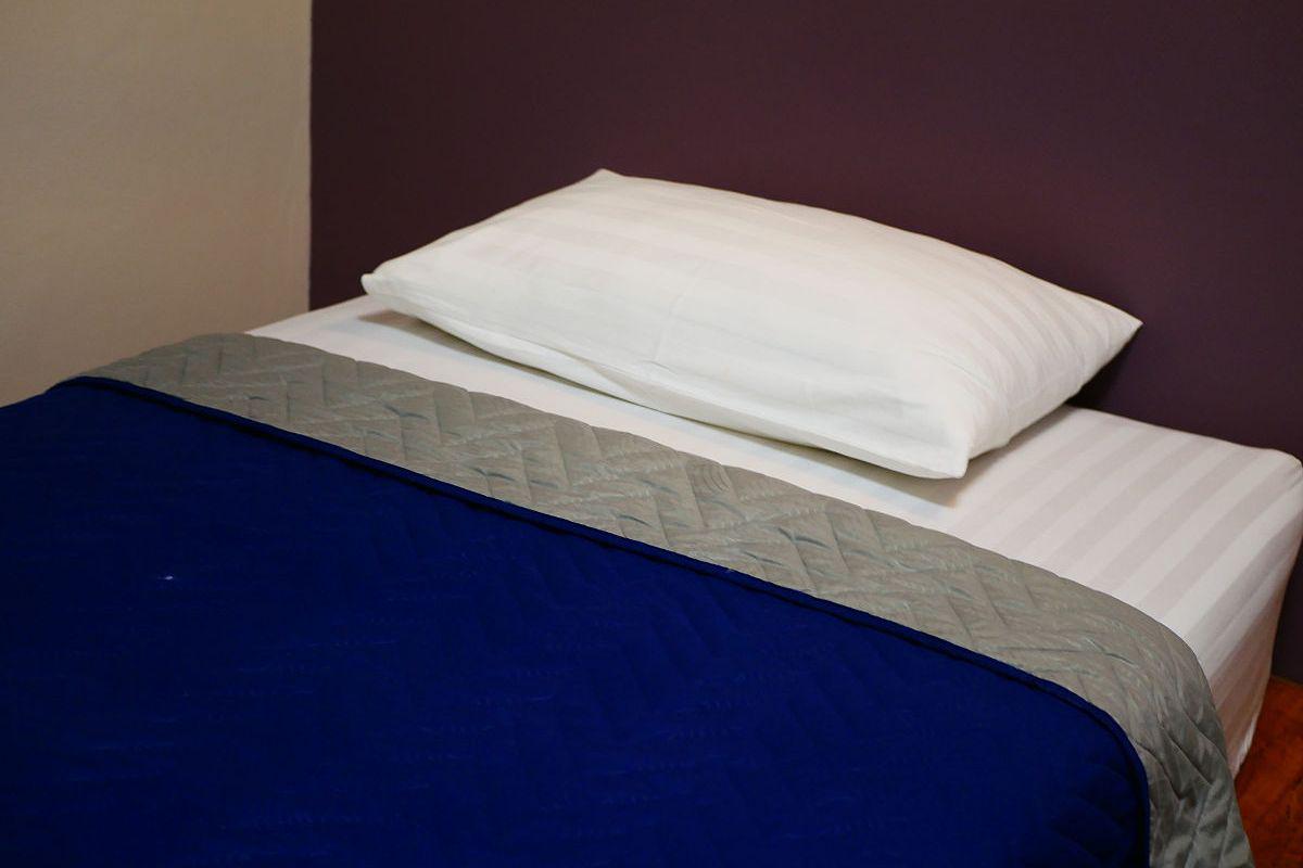 床单和床笠:各有千秋的床上小伙伴 床单和床笠是我们床上的小伙伴