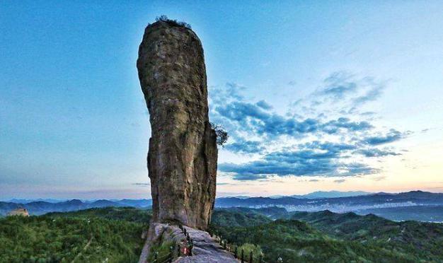 承德棒槌山:大自然的鬼斧神工 承德,华北的璀璨明珠,深藏于山水之间的