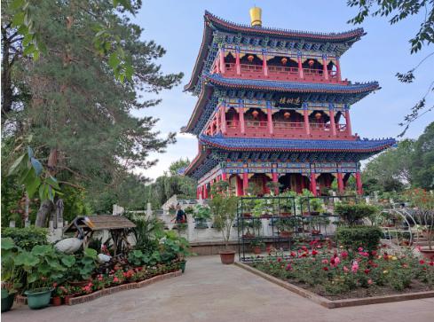 红山公园:赤峰市的璀璨明珠 红山公园是赤峰市的一颗璀璨明珠,它以其