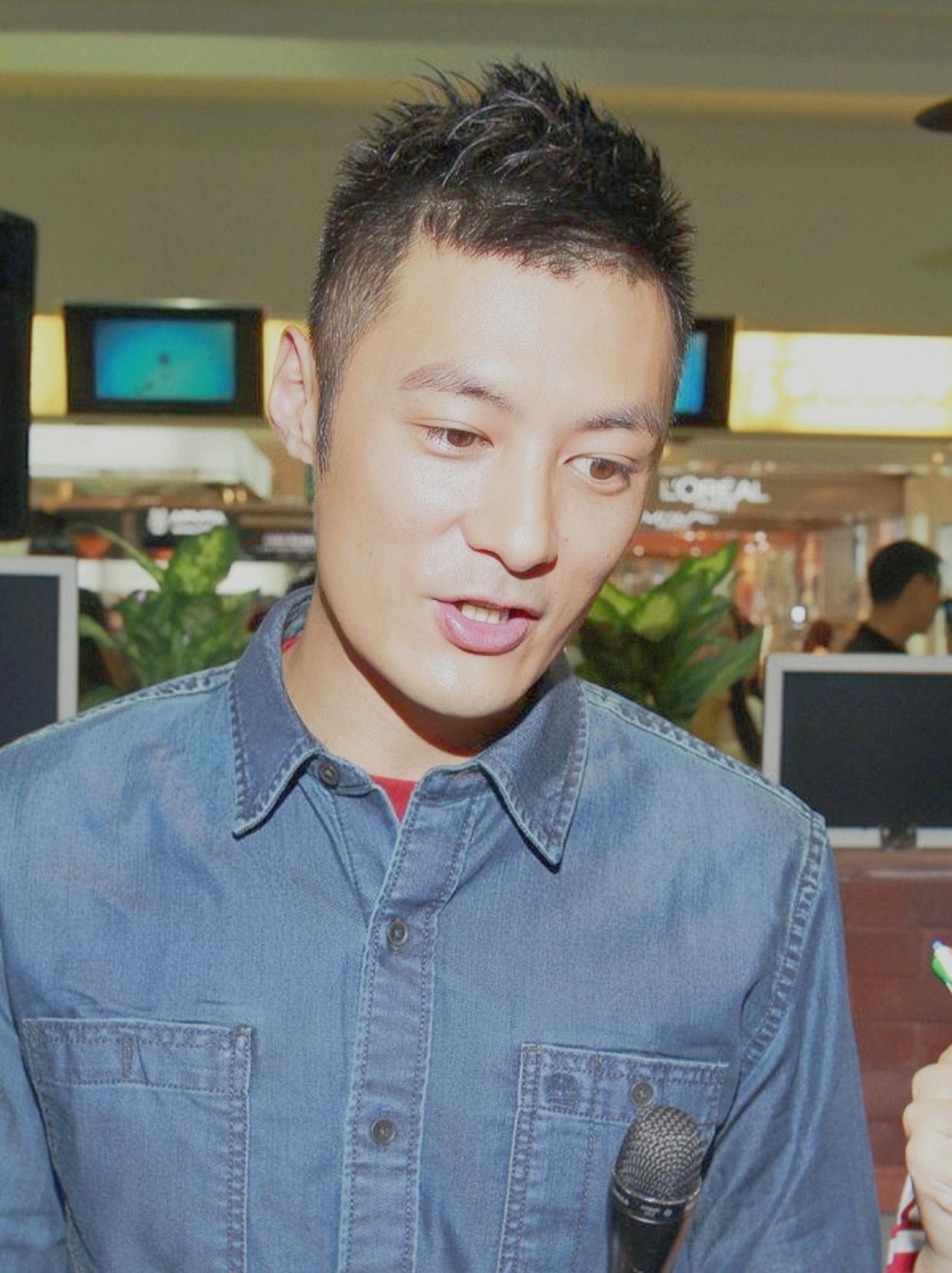 余文乐久未露面,苍老憔悴,粉丝心疼不已 早前,42岁的香港男演员余文乐