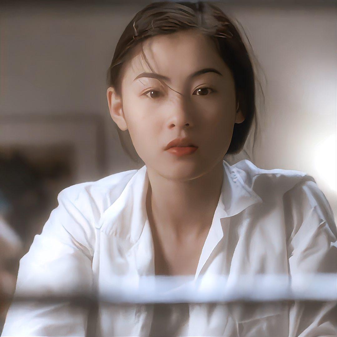 港风美人张柏芝:白月光时期的璀璨代表 张柏芝,无疑是港风美女中的