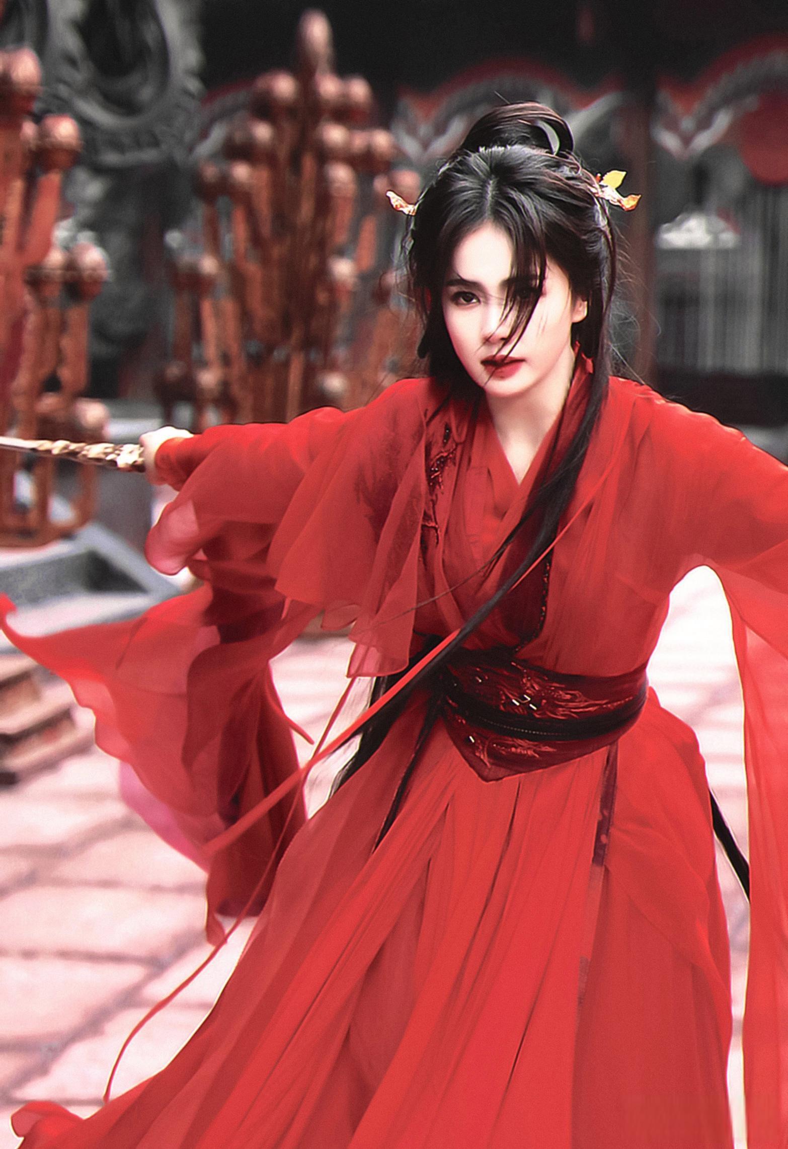 白鹿新剧《白月梵星》杀青,造型惊艳,期待新角色!