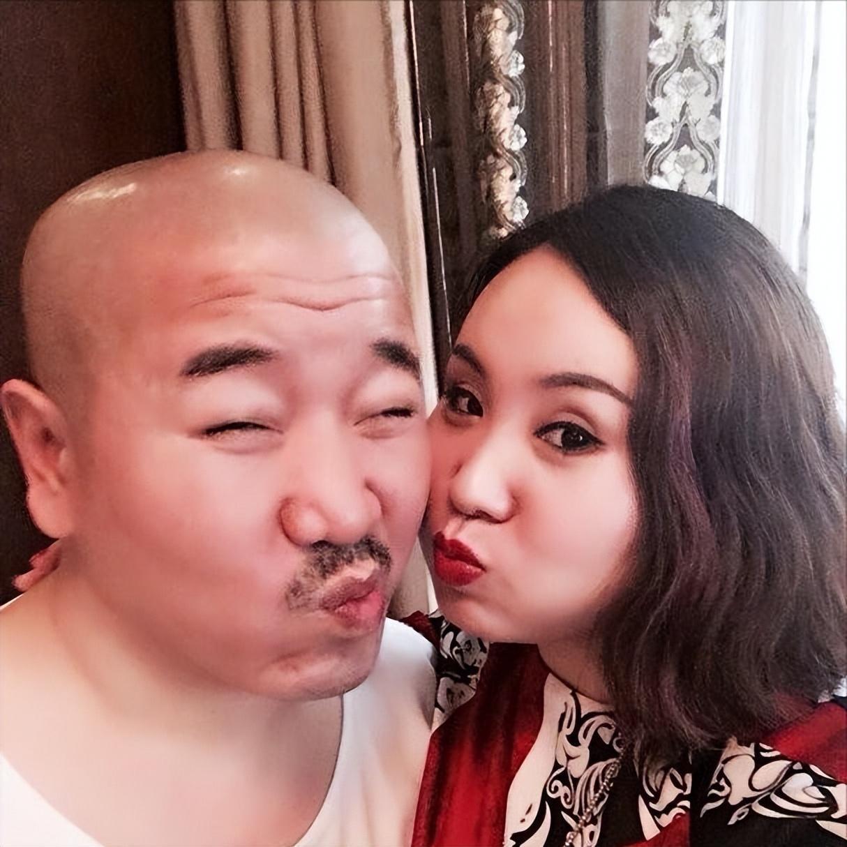 王小利的两段婚姻:事业与家庭之间的博弈 王小利,一位因二人转走红的