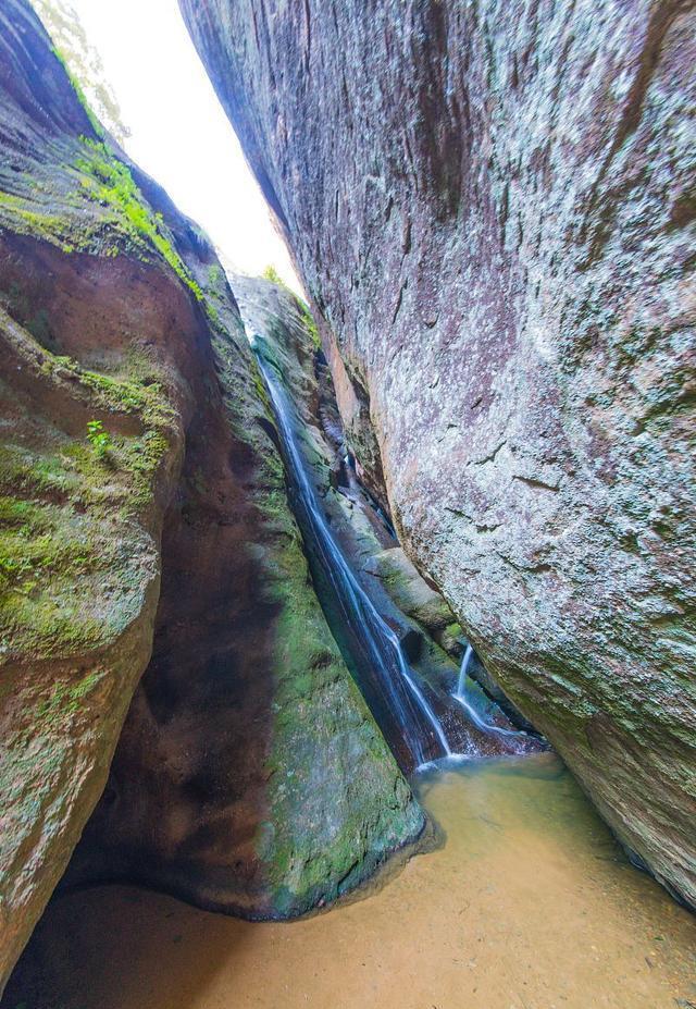 武夷山天游峰:大自然的颂歌 武夷山天游峰,武夷山风景区的璀璨明珠,邀