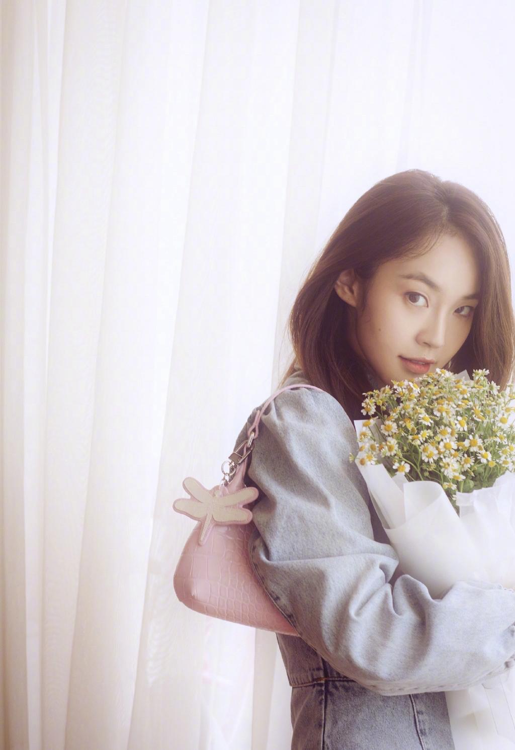 中韩文化交流引发热议 吉林演员张佳宁身穿朝鲜族服饰,以独特的方式