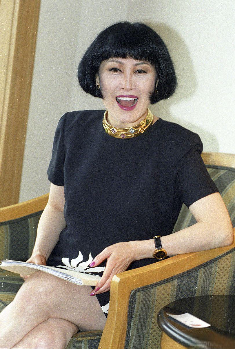 靳羽西美国豪宅家宴 华裔美籍著名电视节目主持人,企业家及慈善家靳