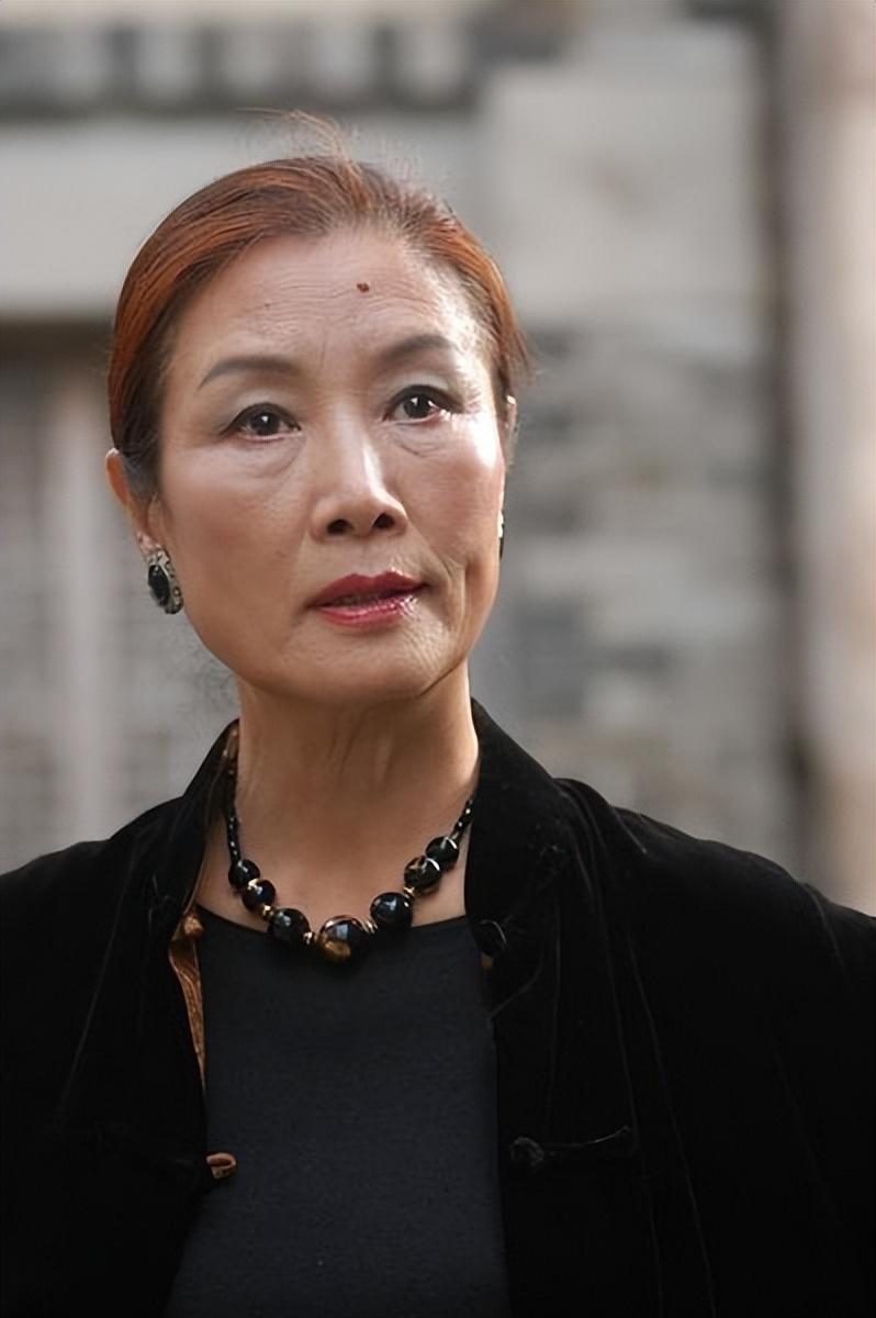 吕中:演艺生涯辉煌,家庭美满,人生赢家 吕中是一位备受尊敬的表演艺术