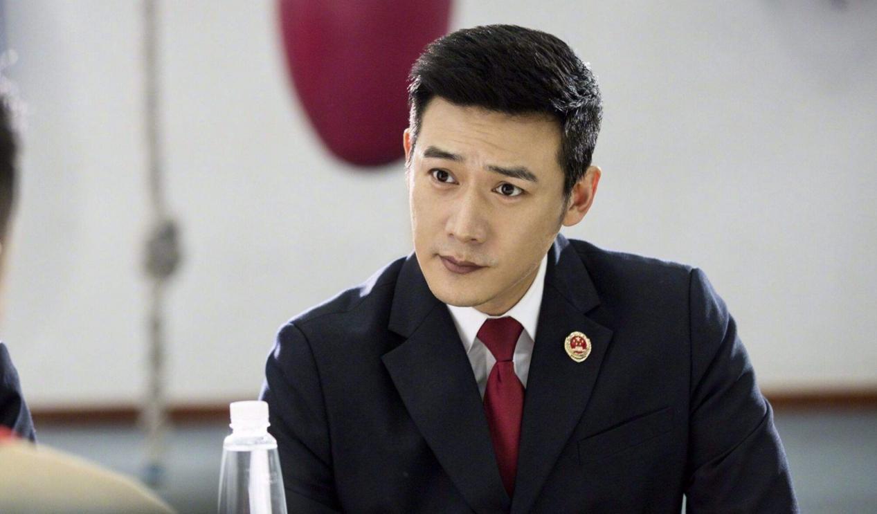 人民的名义》:侯亮平的背景和品德 人民的名义》通过对侯亮平的塑造