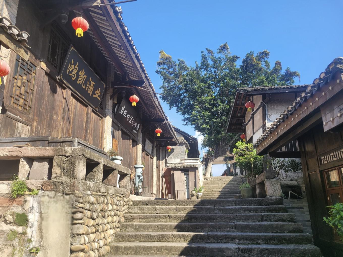 土城古镇:一个历史悠久的古镇 曾经,中国的许多古城古镇都因高昂的