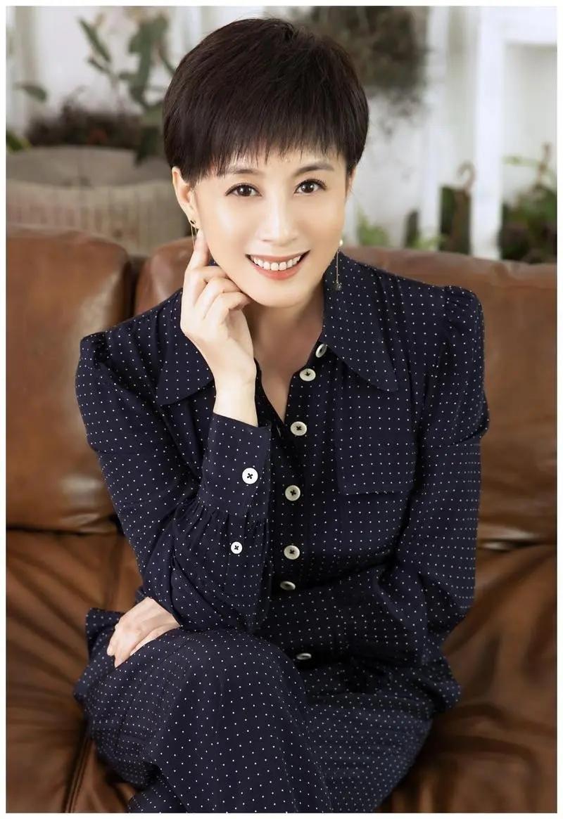 赵倩:演艺圈中的一股清流 赵倩,这位在演艺圈摸爬滚打30年的女演员,以