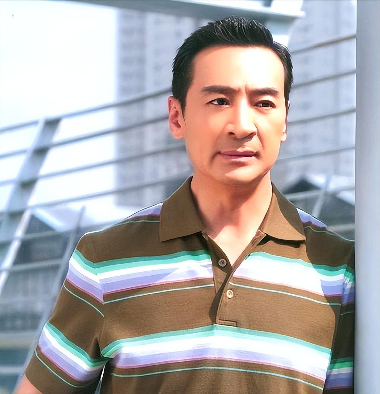 演艺路上的坎坷 69岁的寇振海,演艺事业虽然有所成就,但感情生活却