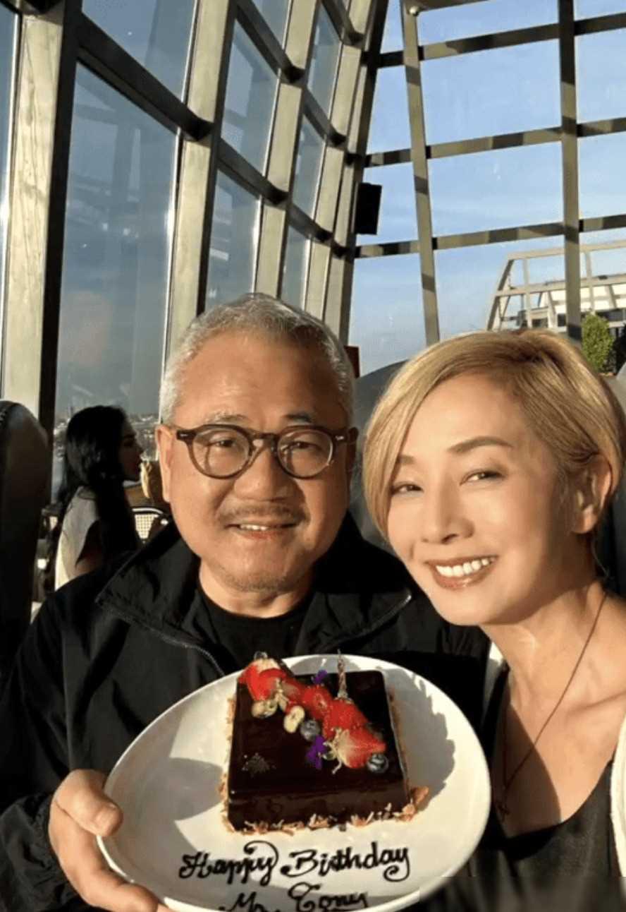毛舜筠家庭幸福之旅:荷兰庆祝区丁平78岁生日 毛舜筠与丈夫区丁平共度